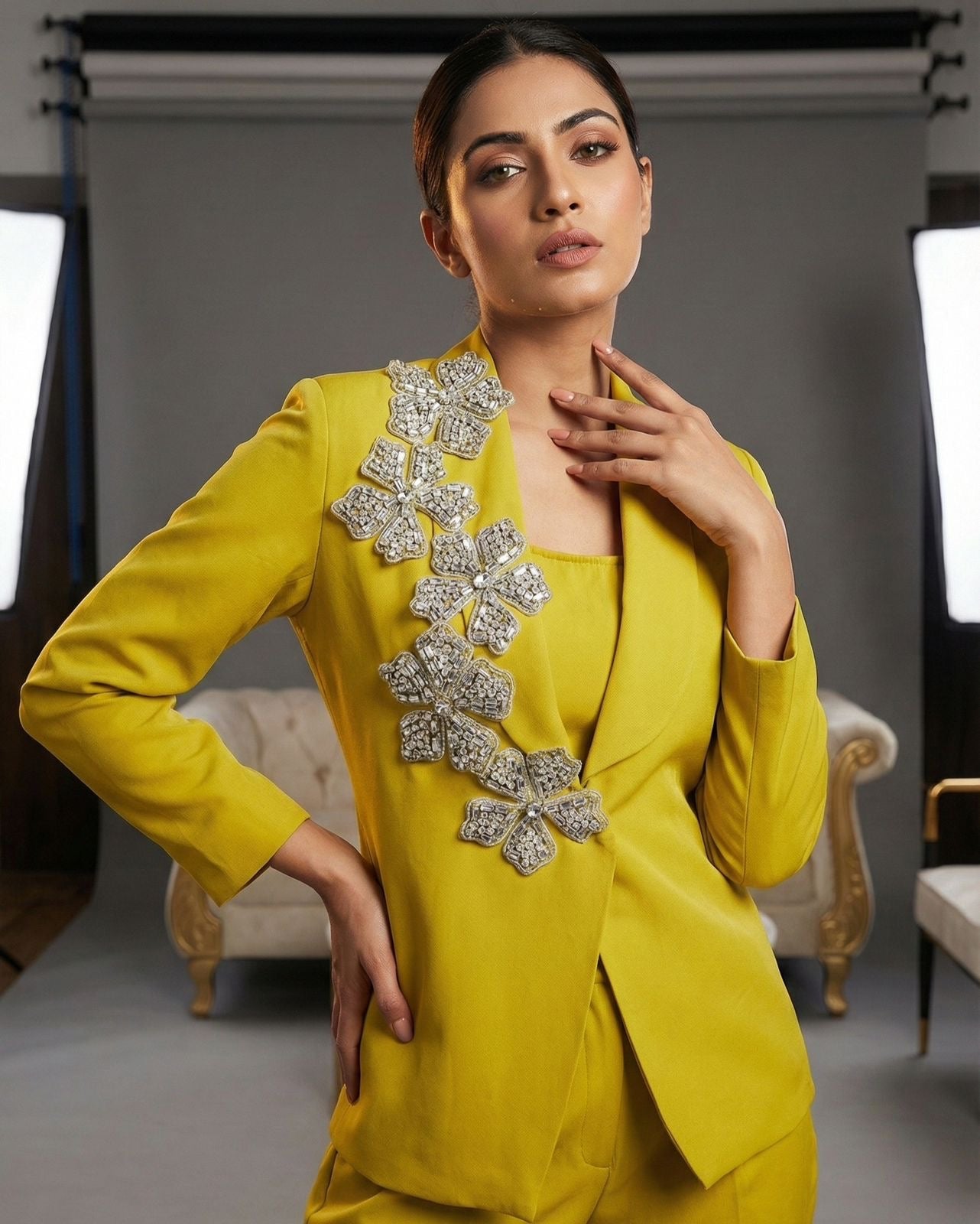 Étoile Floral Embellished Blazer Set